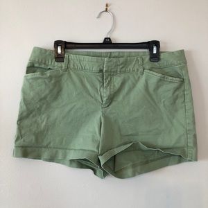Old Navy Women’s Pixie Mid Rise Sage Green Shorts, Size 12